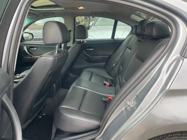 2011 BMW 328 i xDrive - Photo 8