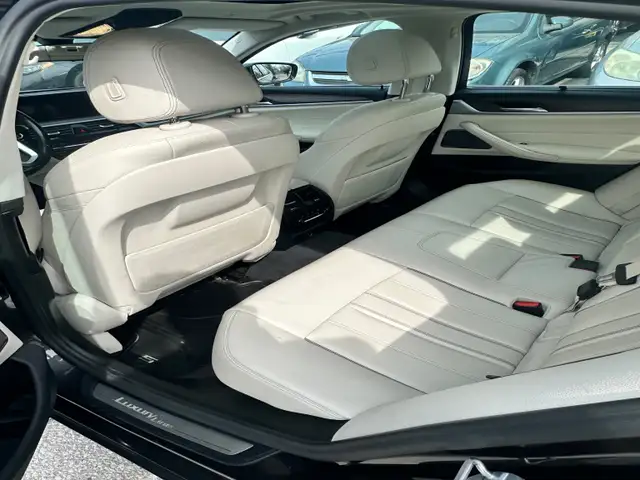 2017 BMW 530 i xDrive - Photo 9