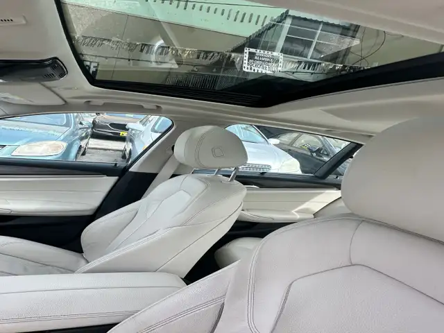 2017 BMW 530 i xDrive - Photo 11