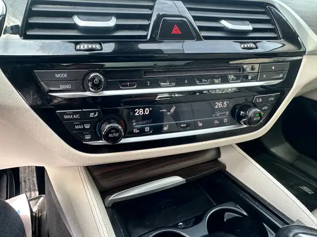 2017 BMW 530 i xDrive - Photo 13