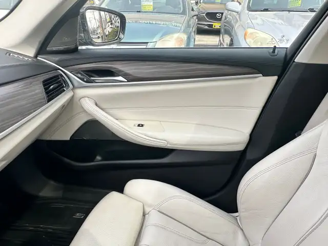 2017 BMW 530 i xDrive - Photo 16