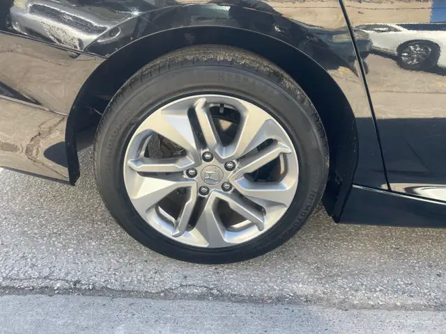 2018 Honda Accord LX - Photo 4