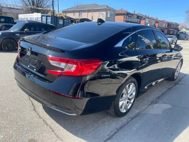 2018 Honda Accord LX - Photo 5