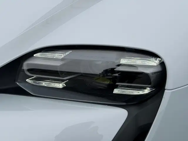 2021 Porsche Taycan Base PREMIUM PACKAGE - Photo 13