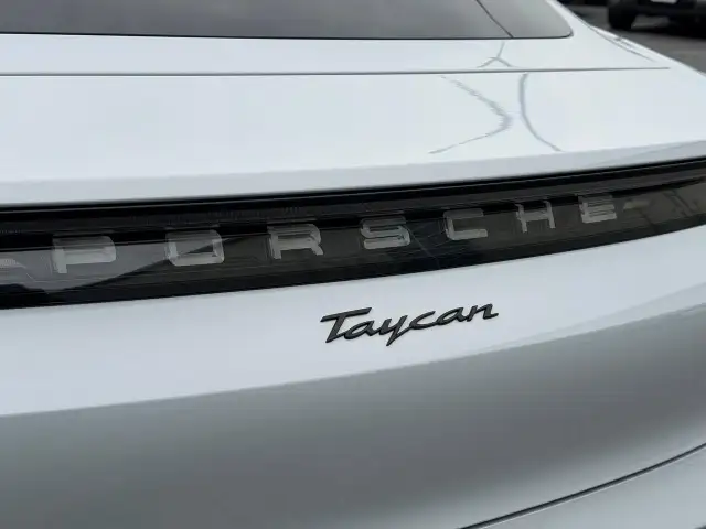 2021 Porsche Taycan Base PREMIUM PACKAGE - Photo 16