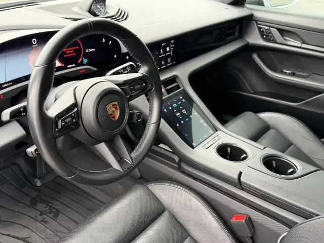 2021 Porsche Taycan Base PREMIUM PACKAGE - Photo 20