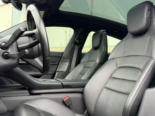 2021 Porsche Taycan Base PREMIUM PACKAGE - Photo 31