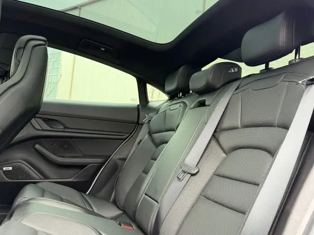 2021 Porsche Taycan Base PREMIUM PACKAGE - Photo 33