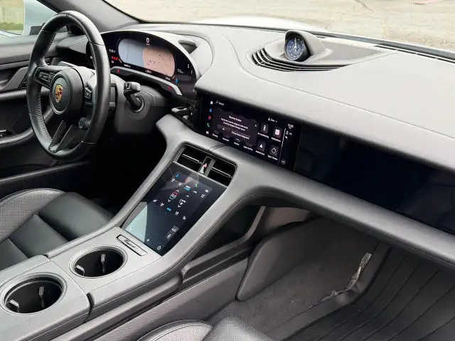 2021 Porsche Taycan Base PREMIUM PACKAGE - Photo 36