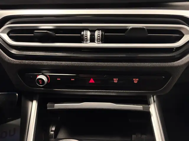 2024 BMW 3-Series 330i xDrive Sedan - Photo 30