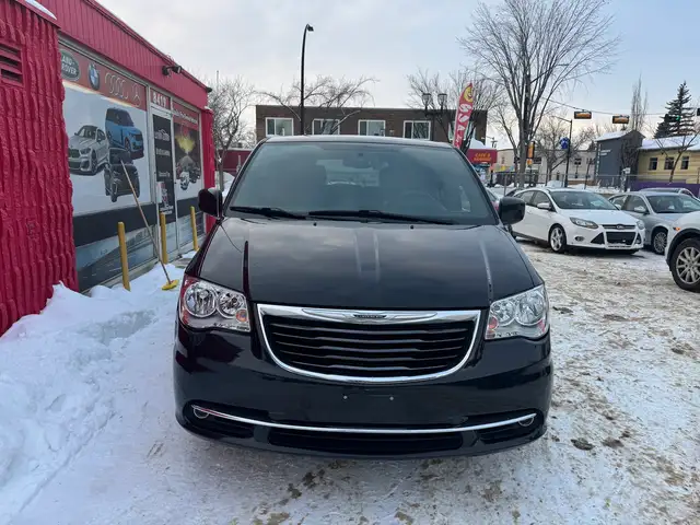 2015 Chrysler Town & Country S - Photo 4
