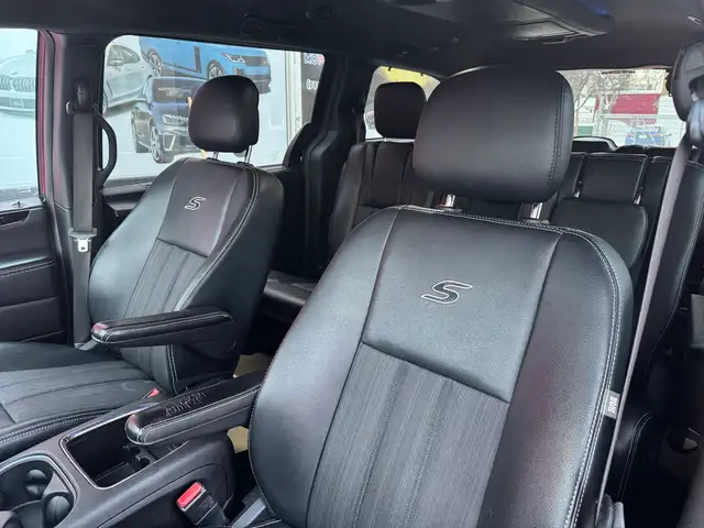 2015 Chrysler Town & Country S - Photo 5