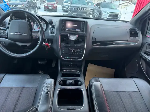 2015 Chrysler Town & Country S - Photo 7