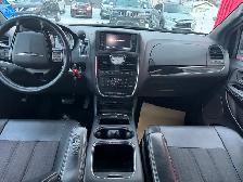 2015 Chrysler Town & Country S - Photo 7