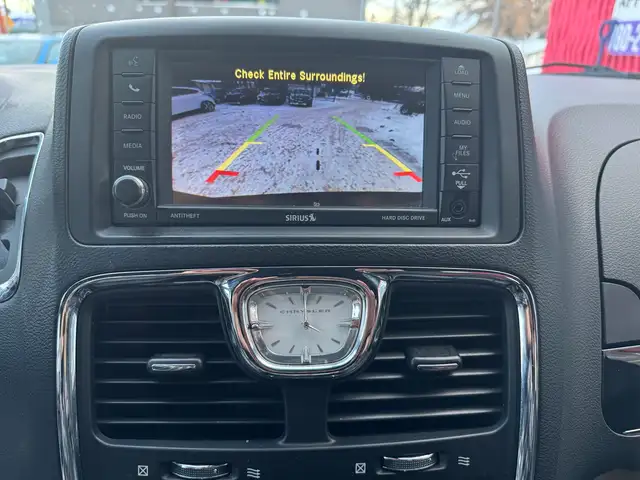 2015 Chrysler Town & Country S - Photo 9