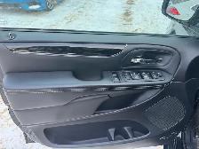2015 Chrysler Town & Country S - Photo 12