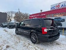 2015 Chrysler Town & Country S - Photo 16