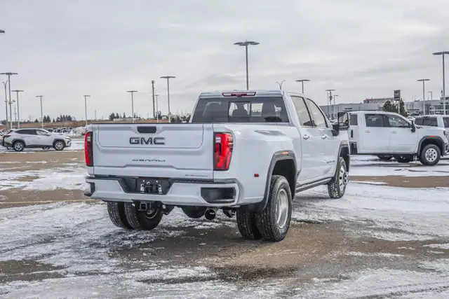 2026 GMC Sierra 3500HD Denali Ultimate - Photo 9