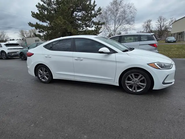 2017 Hyundai Elantra GL - Photo 4