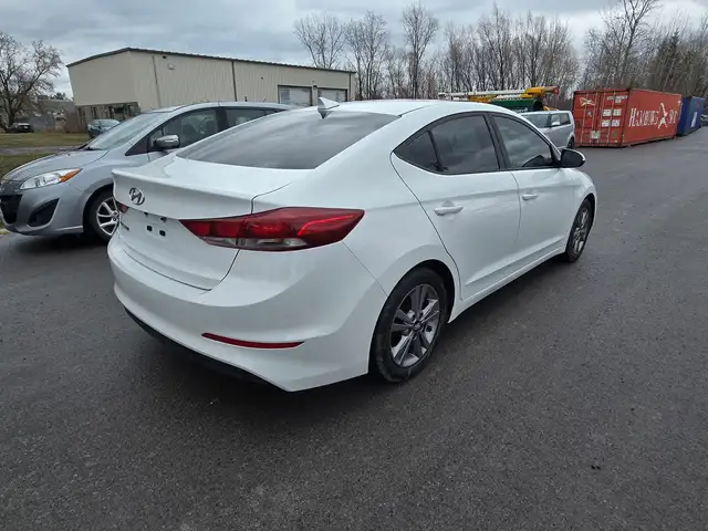 2017 Hyundai Elantra GL - Photo 5