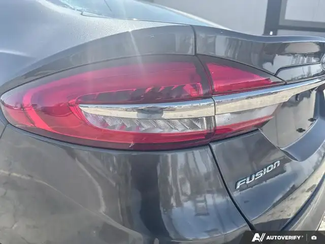 2018 Ford Fusion SE - Photo 12