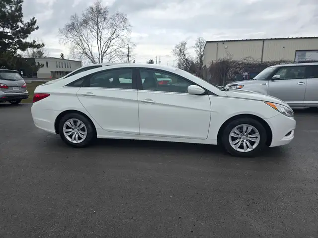2013 Hyundai Sonata GL - Photo 4