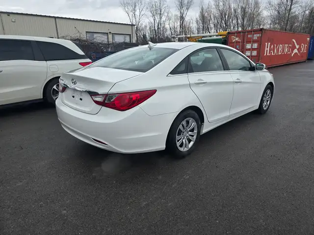 2013 Hyundai Sonata GL - Photo 5