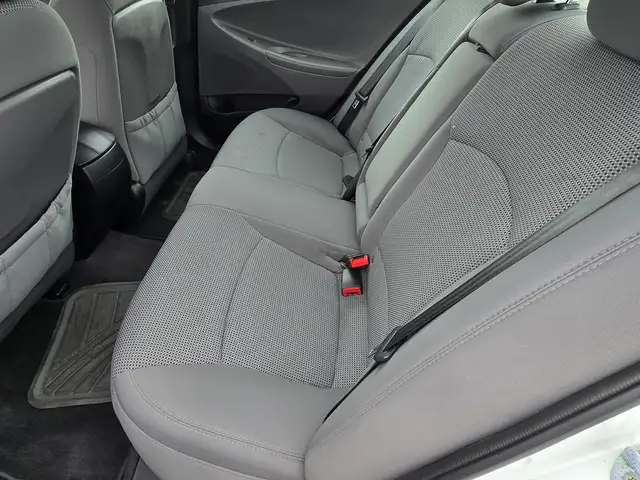 2013 Hyundai Sonata GL - Photo 14