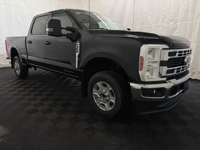 2026 Ford F-350 XLT | DIESEL | 5G MODEM | REMOTE KEYLESS ENTRY - Photo 2