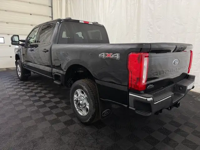 2026 Ford F-350 XLT | DIESEL | 5G MODEM | REMOTE KEYLESS ENTRY - Photo 11