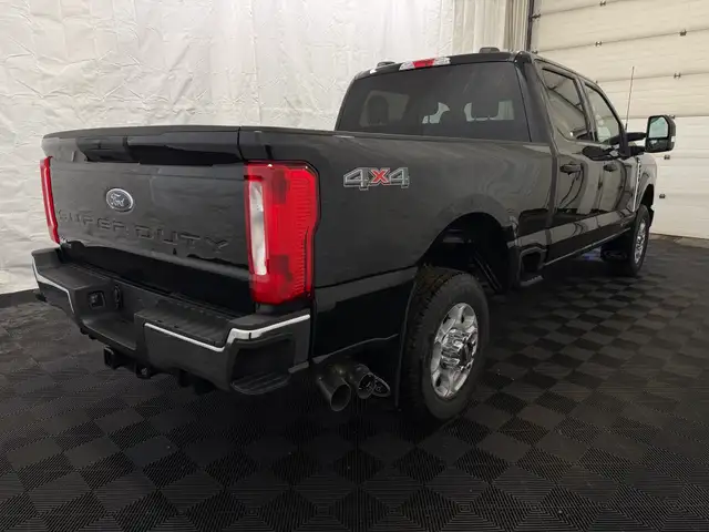 2026 Ford F-350 XLT | DIESEL | 5G MODEM | REMOTE KEYLESS ENTRY - Photo 14
