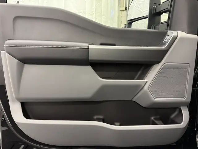 2026 Ford F-350 XLT | DIESEL | 5G MODEM | REMOTE KEYLESS ENTRY - Photo 16