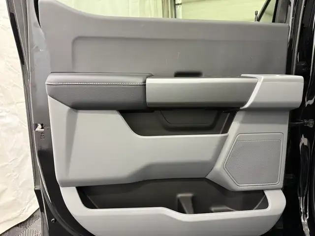 2026 Ford F-350 XLT | DIESEL | 5G MODEM | REMOTE KEYLESS ENTRY - Photo 34