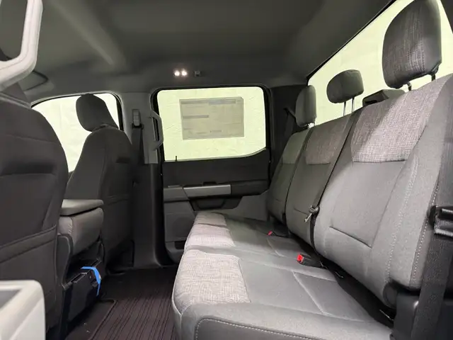 2026 Ford F-350 XLT | DIESEL | 5G MODEM | REMOTE KEYLESS ENTRY - Photo 35