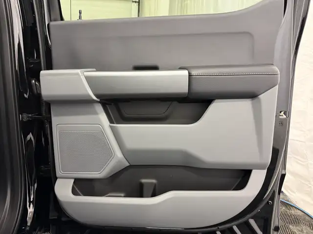 2026 Ford F-350 XLT | DIESEL | 5G MODEM | REMOTE KEYLESS ENTRY - Photo 37