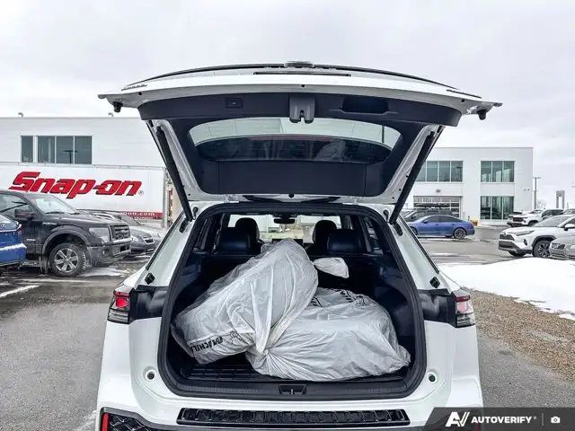 2026 Volkswagen Tiguan Highline Turbo R-Line | VW CERTIFIED - Photo 20