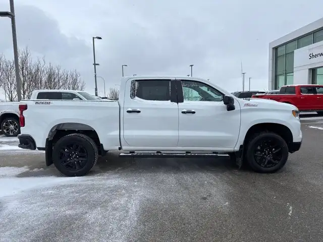 2025 Chevrolet Silverado 1500 LT Trail Boss - Photo 2