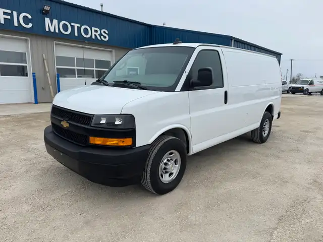 2021 Chevrolet Express - Photo 2