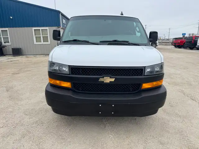 2021 Chevrolet Express - Photo 5