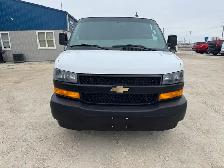 2021 Chevrolet Express - Photo 5