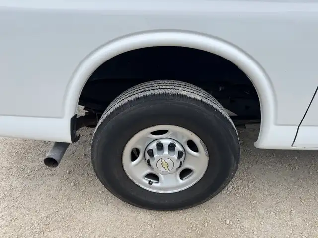 2021 Chevrolet Express - Photo 16