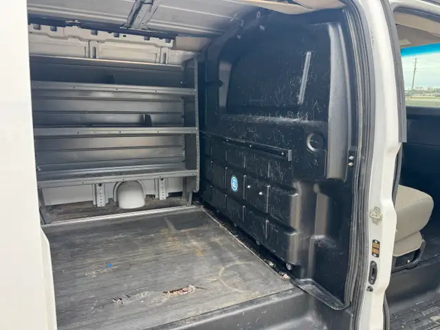 2021 Chevrolet Express - Photo 18