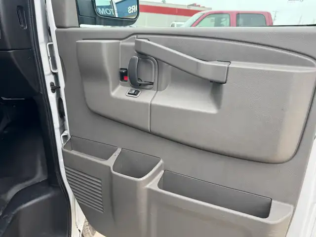 2021 Chevrolet Express - Photo 23