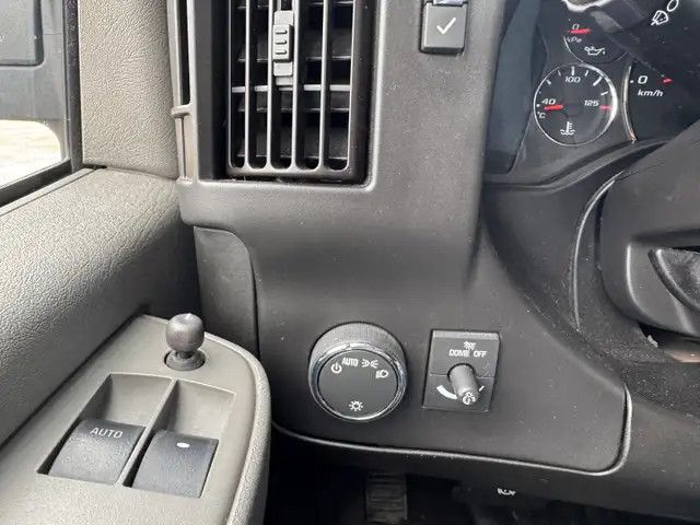 2021 Chevrolet Express - Photo 25