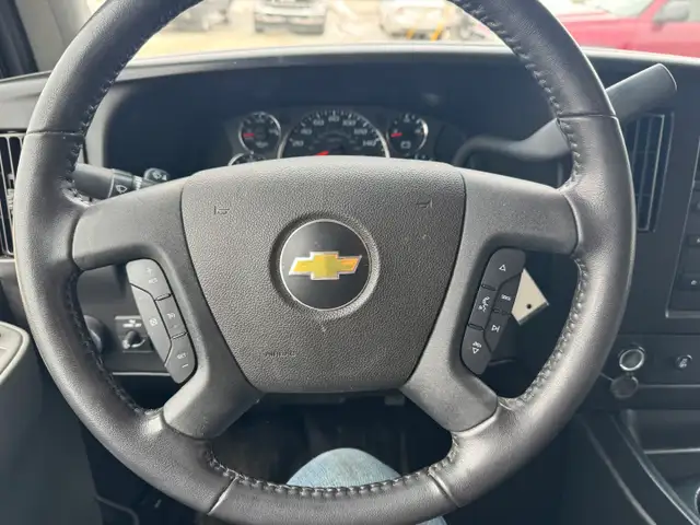 2021 Chevrolet Express - Photo 29