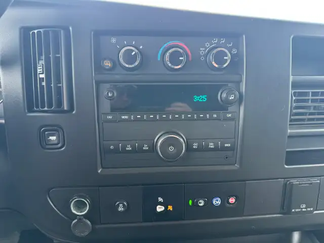 2021 Chevrolet Express - Photo 31
