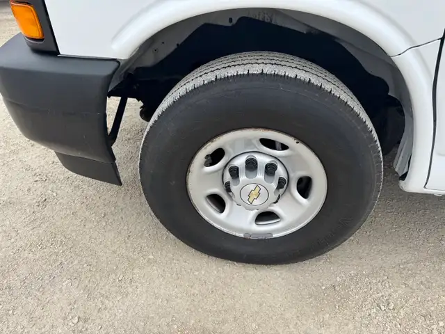 2021 Chevrolet Express - Photo 35