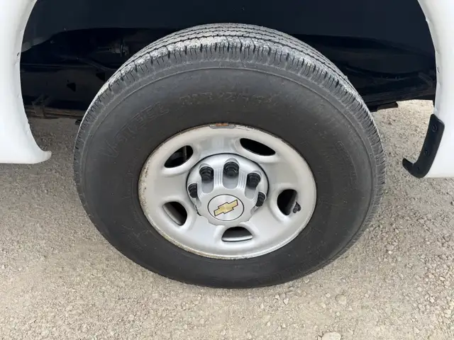 2021 Chevrolet Express - Photo 36