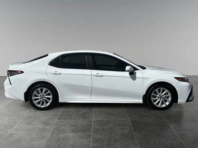 2023 Toyota Camry SE / FWD - Photo 8