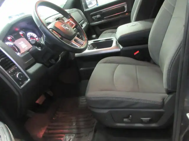 RAM 1500 CLASSIC 2022 WARLOCK SLT V-8 5.7 HEMI 4X4 GPS AUDIO ALP - Photo 6